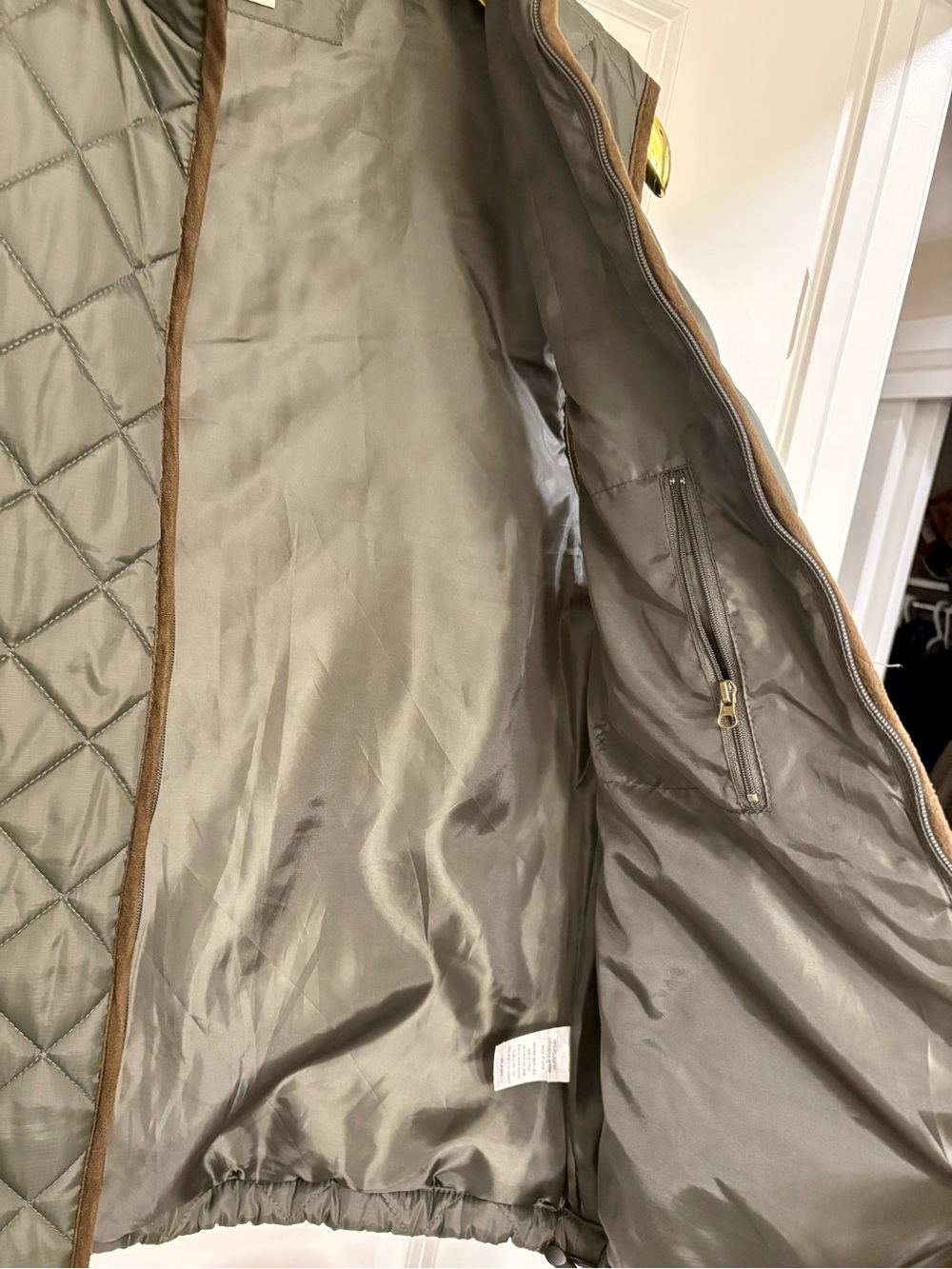 Sharp Quilted Vest – Performance Meets Style 🏔️ - Picture 3 of 5